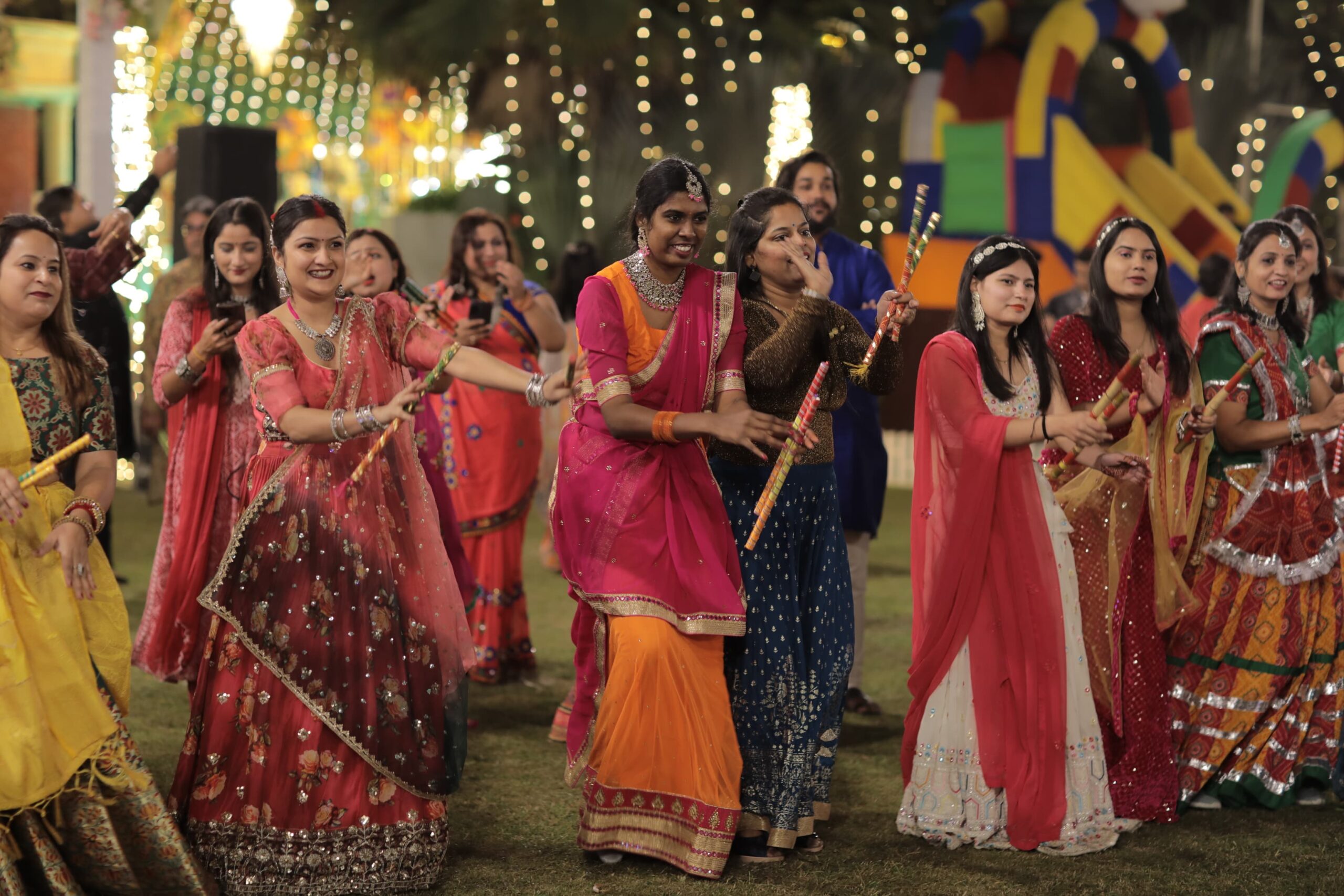 People danced vigorously on the songs of Nawab Saheb in Dandiya.