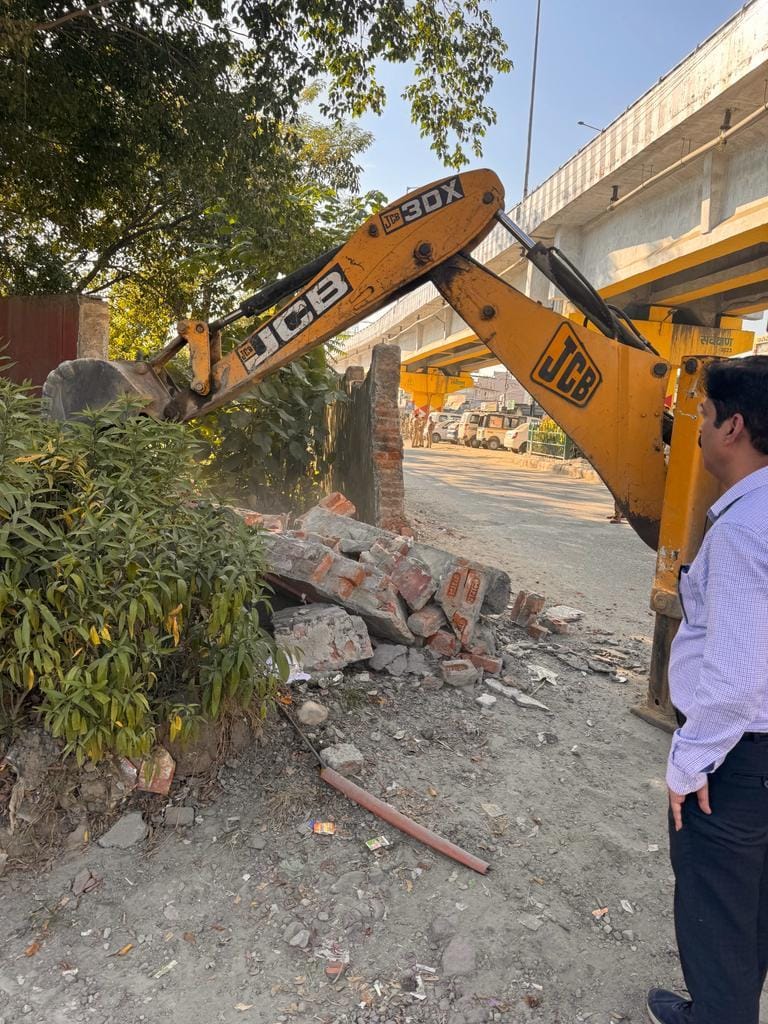 Due to the efforts of the District Magistrate, traffic got smooth facilities on the highway near ISBT.