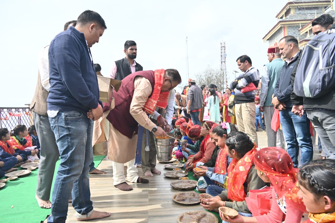 101 girls were worshiped in the famous Siddhpeeth Maa Surkanda Devi temple.