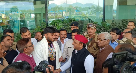 SP leader Akhilesh Yadav reached Kedarnath darshan with family
