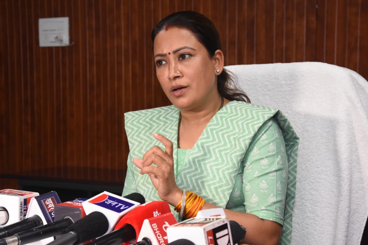 Minister Rekha Arya seeks explanation from officials who switched off their video during video conferencing