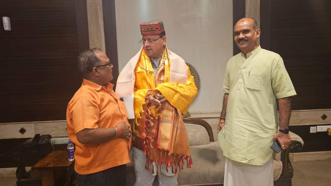 Local BJP leaders welcomed CM Dhami on reaching Chennai airport