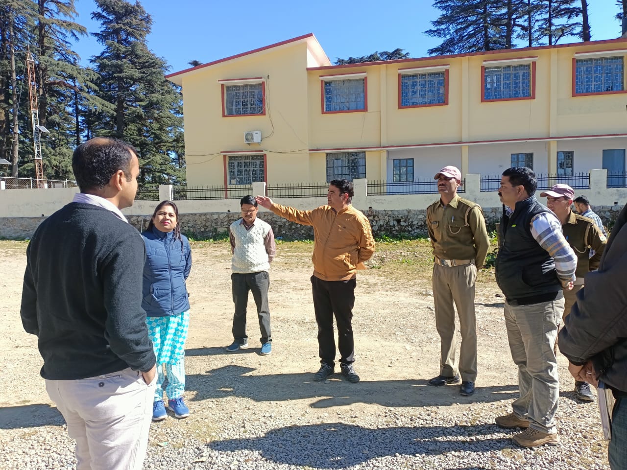 DM inspected Tehsil Dhanaulti