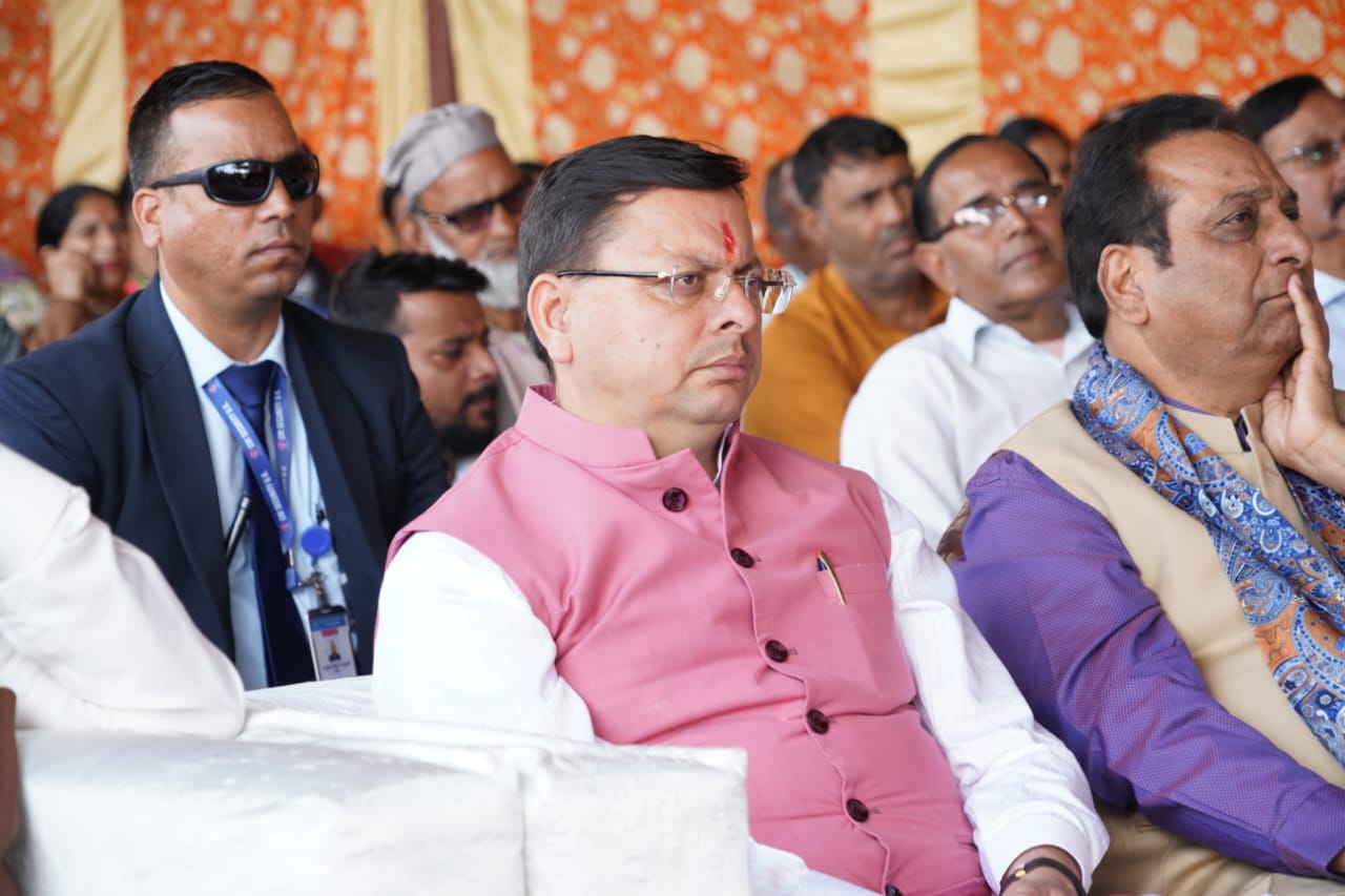 CM Dhami listened to Prime Minister Narendra Modi's thoughts in Patel Nagar.