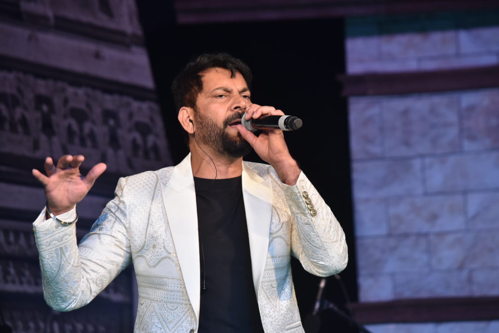 Vintage and classical car and bike rally was organized on the third day of Virasat Art and Heritage Festival -