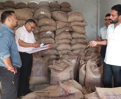 SDM raided rice mill, found government rice in huge quantity