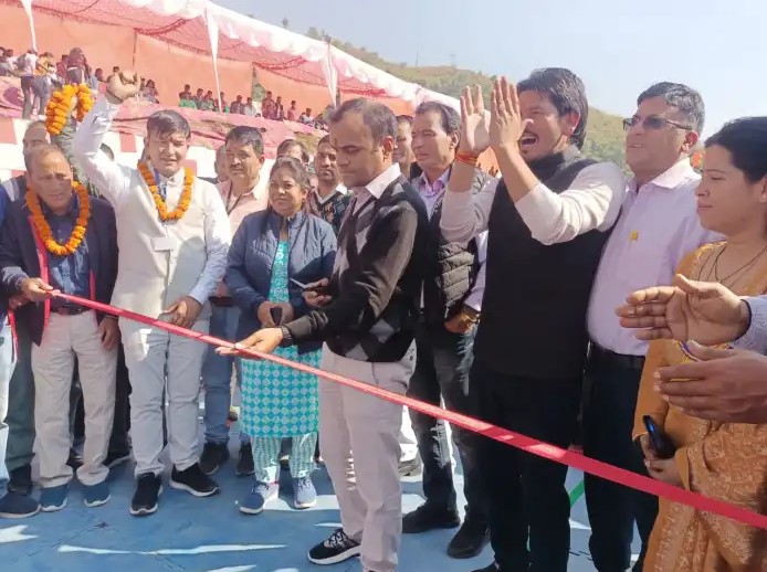 DM Mayur Dixit was present at the Athjula sports and cultural function at Parogi in Nainbagh.