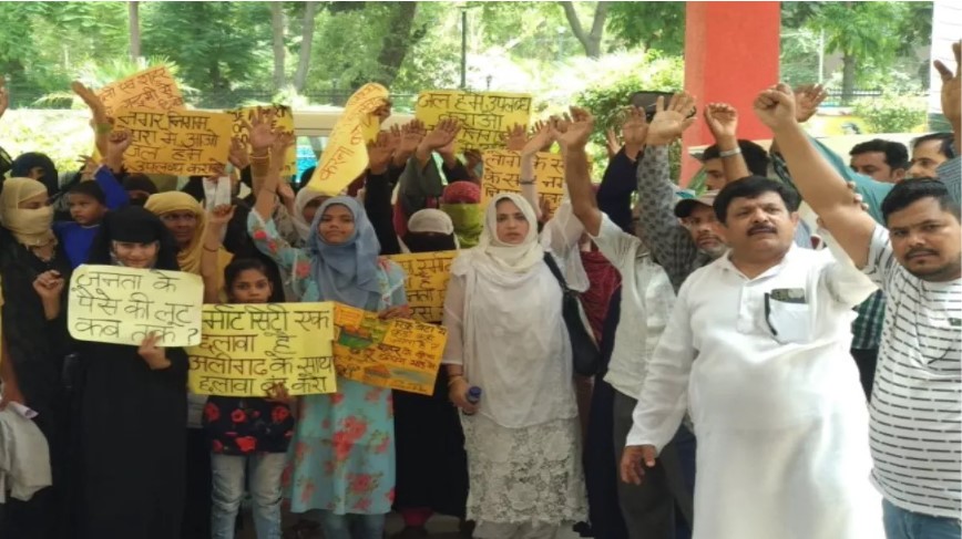 Municipal commissioner's siege against bad roads