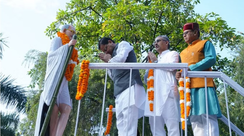 garlanded the statue