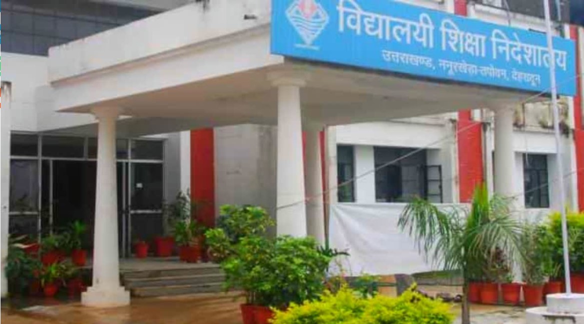 Ban on travel leave of teachers and employees once a year