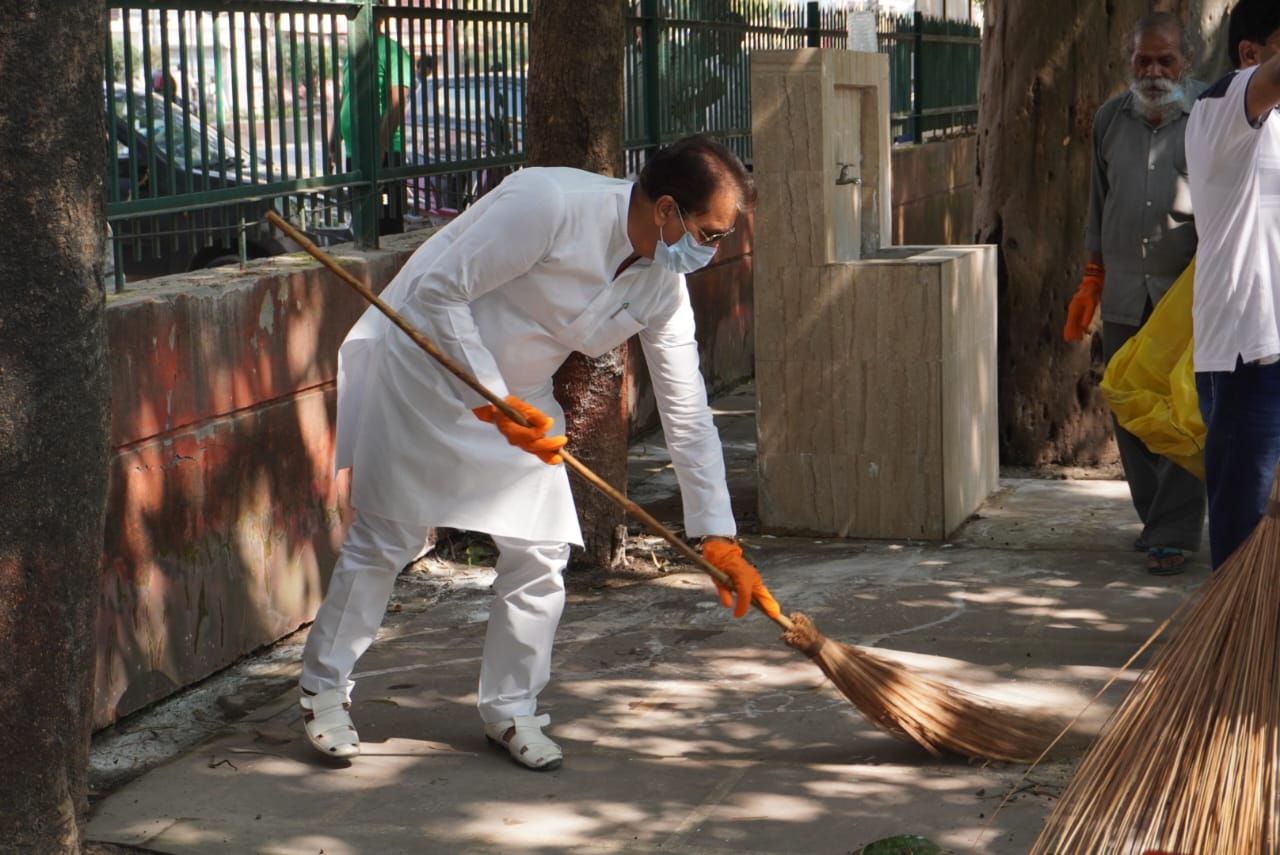 Cleanliness campaign was conducted as a tribute to Mahatma Gandhi on the eve of his birth anniversary.