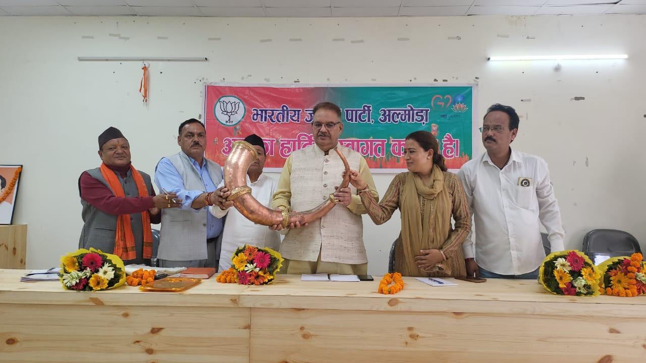 Cabinet Minister Ganesh Joshi meeting with party workers regarding Prime Minister Modi's arrival in Pithoragarh.