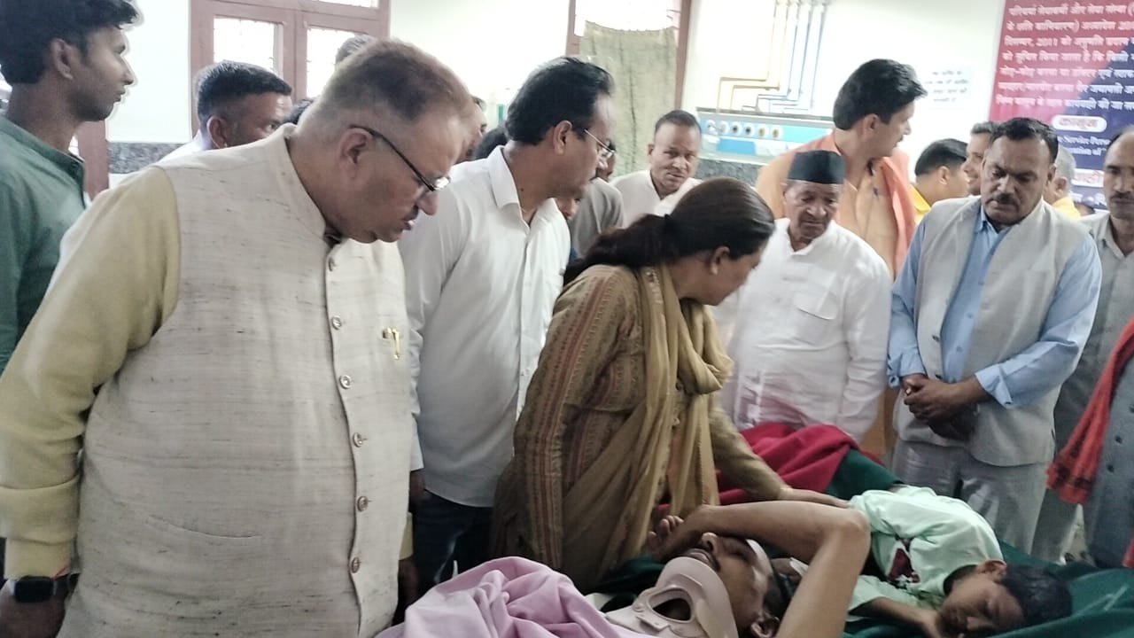 Agriculture Minister Ganesh Joshi knows the condition of school children injured in car accident in Almora.