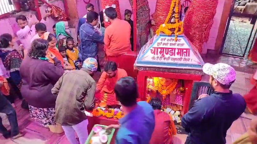 Shailputri was worshiped on the first day of Navratri, crowd started gathering in temples