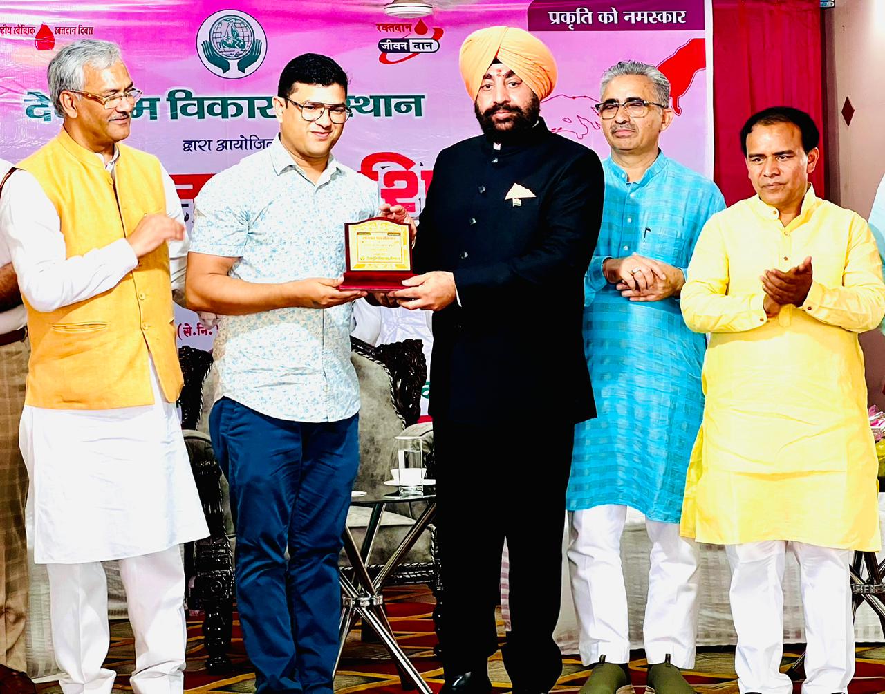 Advocate Lalit Joshi honored by Governor in mega blood donation camp