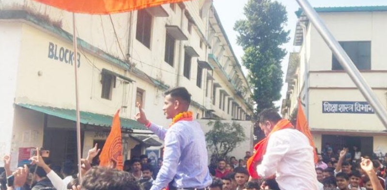 College becomes saffron with slogans of student power-nation power