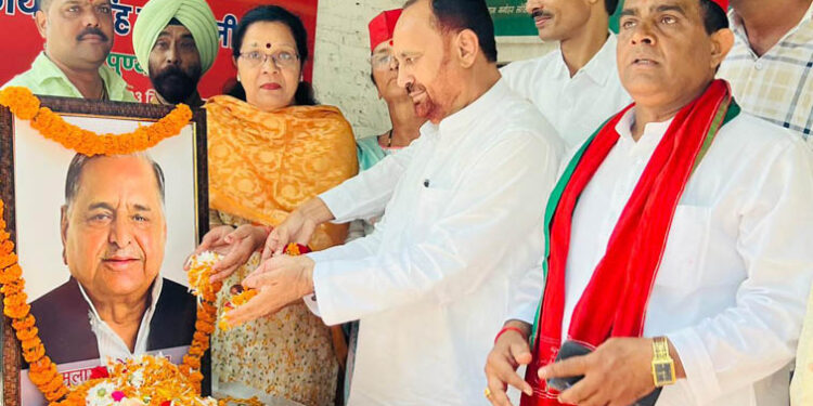 Tribute meeting organized on the death anniversary of Mulayam Singh