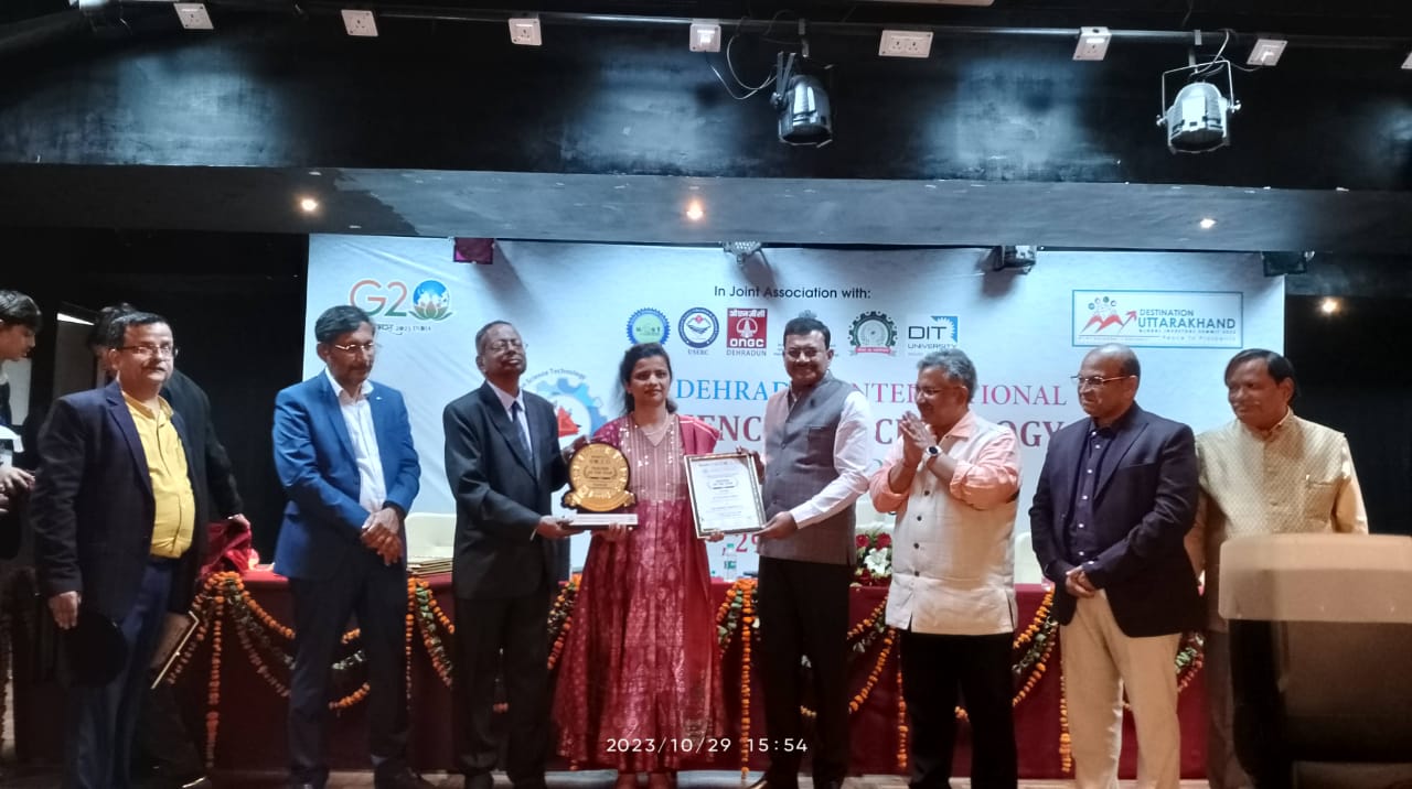 Dr. Tilottama Singh honored with Teacher of the Year Award of Uttarakhand