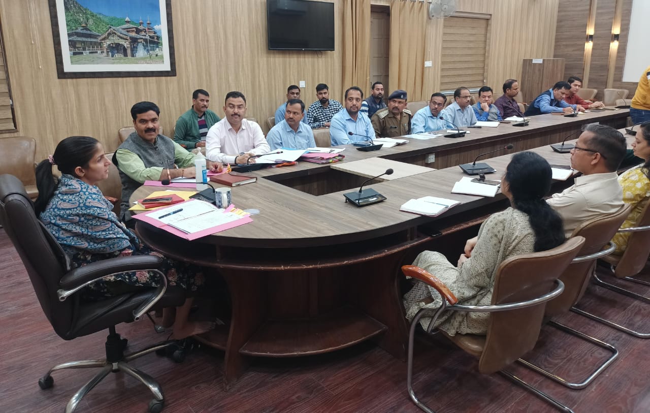 DM held a meeting with representatives of the trade board regarding issuing licenses for fireworks.