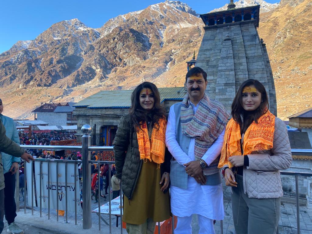 Famous film actress Raveena Tandon reached Badrinath-Kedarnath Dham darshan