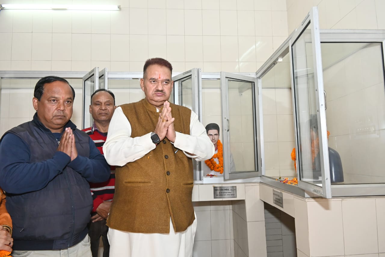 Minister Joshi paid tribute to the state agitating martyrs