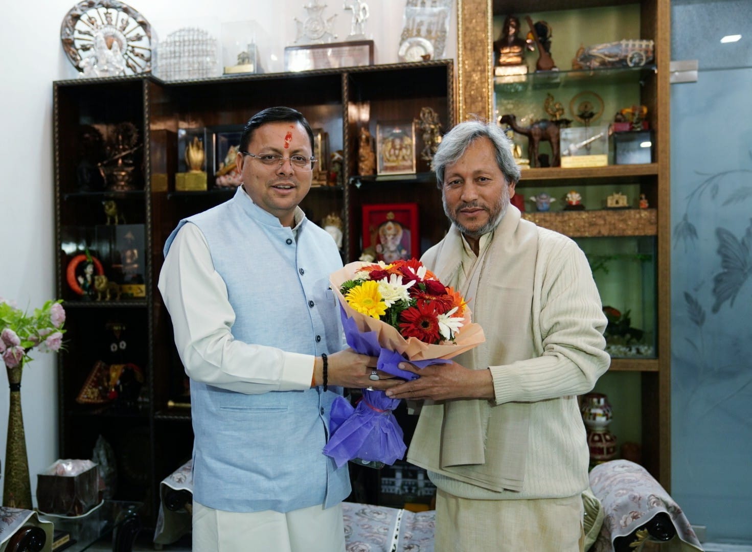 CM reached former Chief Minister Tirath Singh's residence, extended Diwali wishes