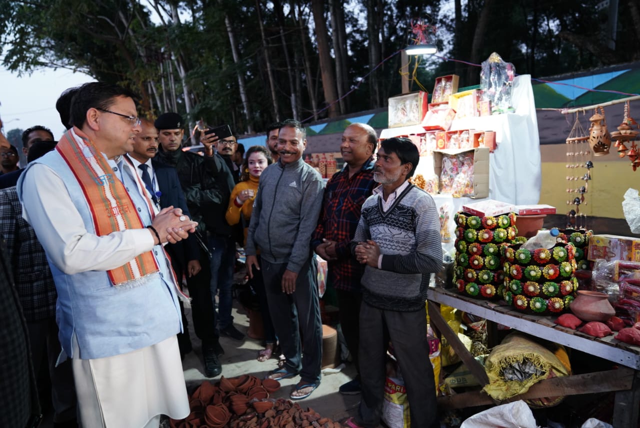 Chief Minister visited Kumhar Mandi area, met potters