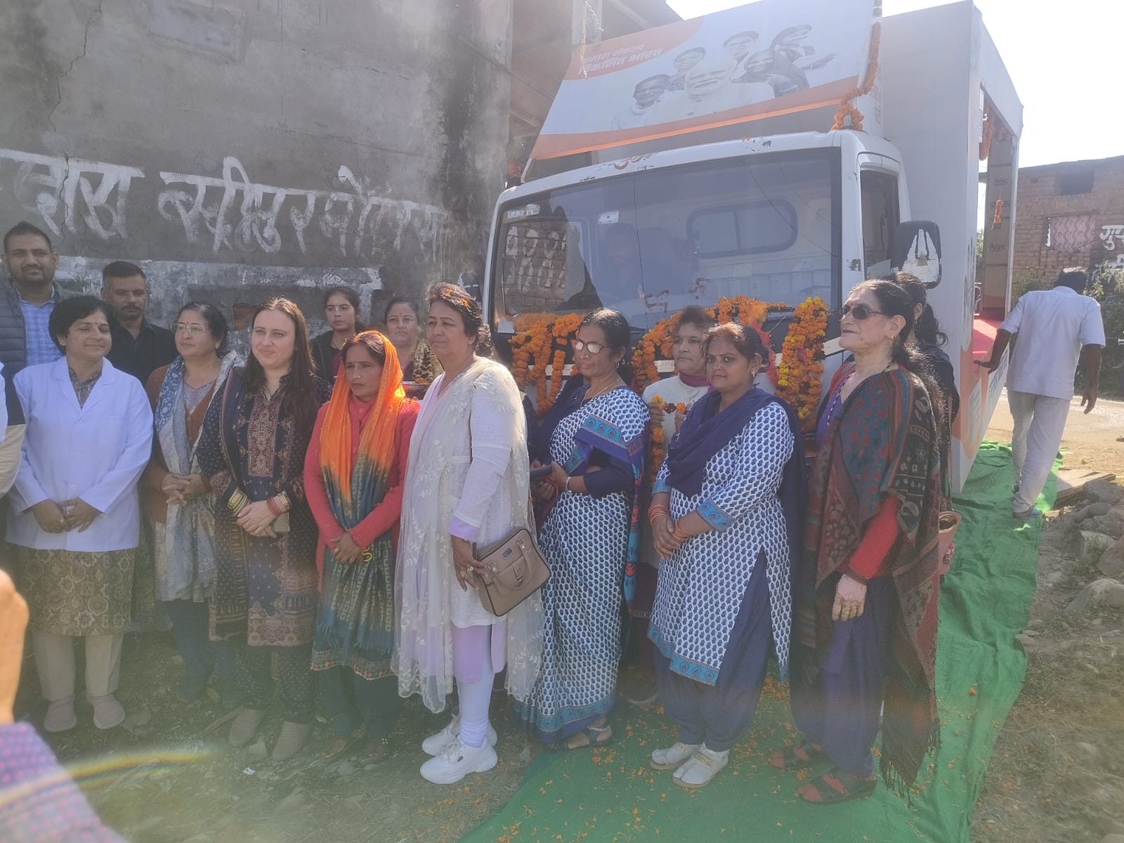 Villagers welcomed 'Vikas Bharat Sankalp Yatra' chariot