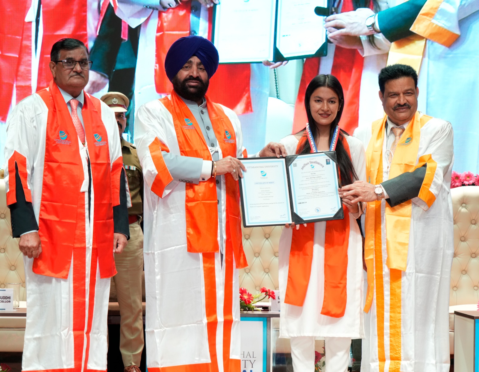 The Governor awarded gold medals to 36 students and PhD degrees to 32 students.