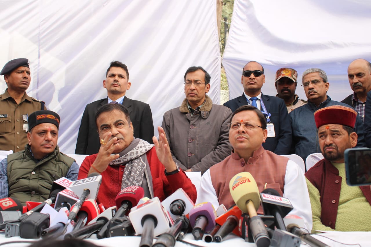 Every rescue option should be worked on with high efficiency and promptness: Gadkari