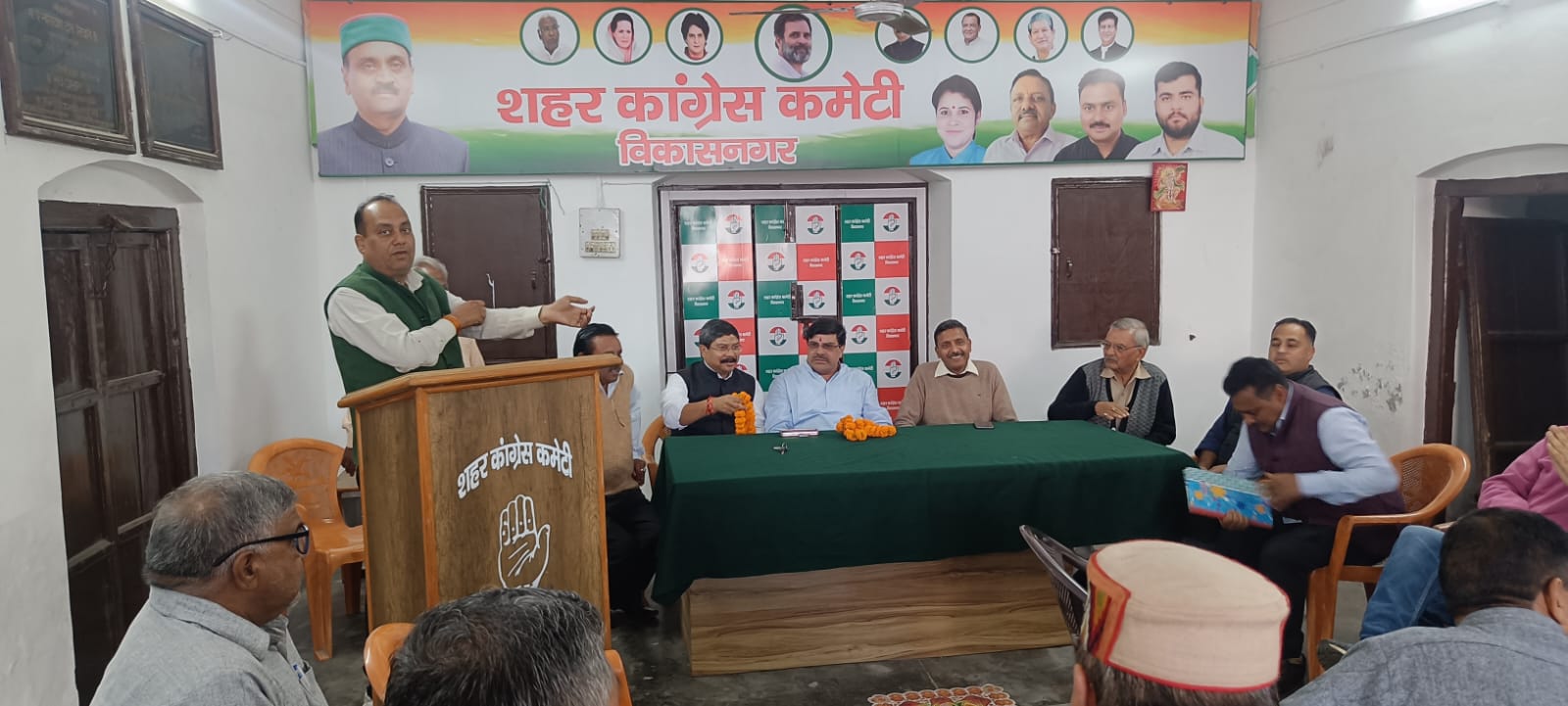 Vikasnagar assembly constituency in-charge of Congress took a meeting of workers