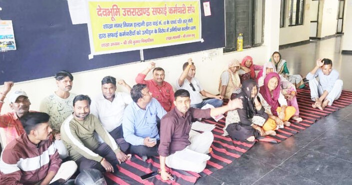 Sanitation workers protest in the corporation against indecency