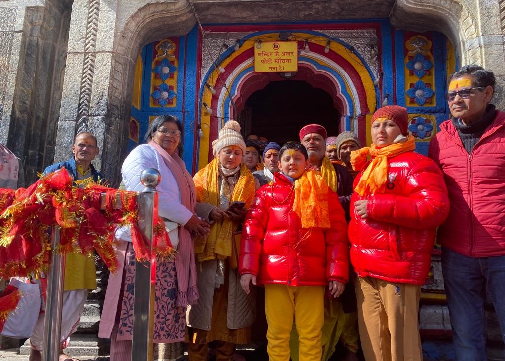 Chief Minister's family reached Badri-Kedar Darshan