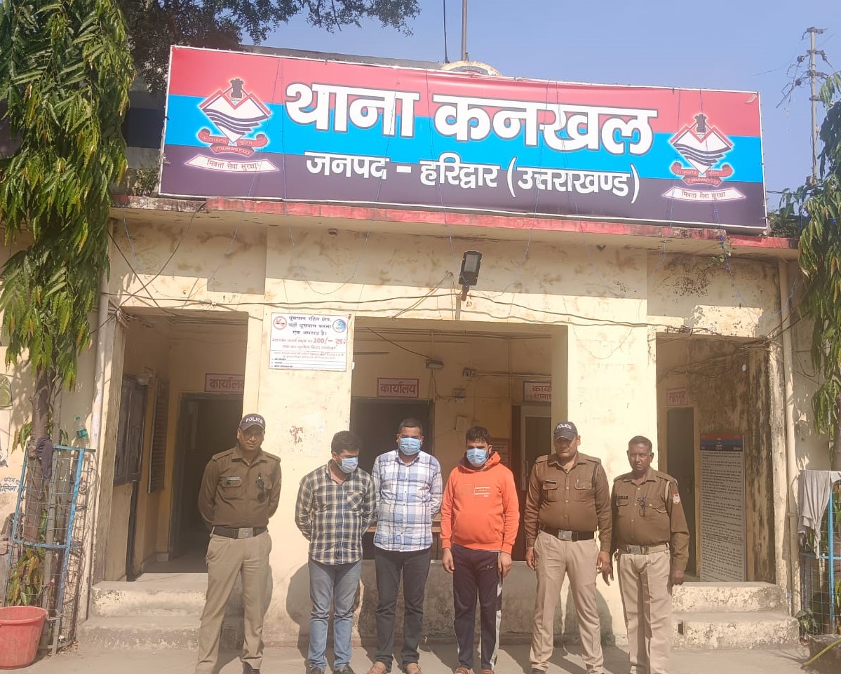 Two parties clash over room key