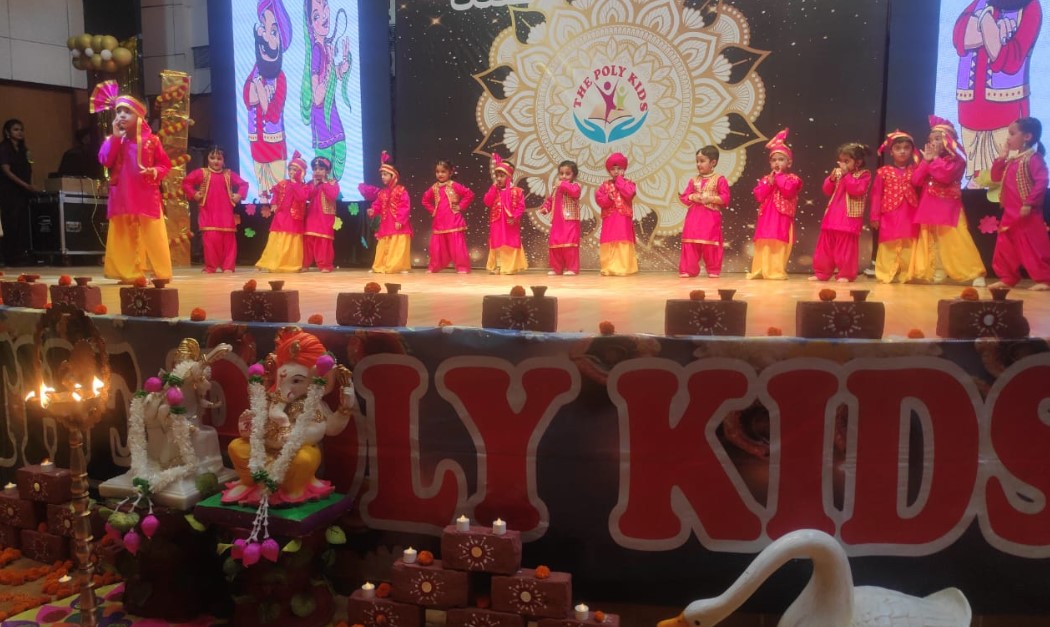 The Poly Kids celebrated the annual function on the theme of “History” Rang Bharat Ka and “Humrahi”