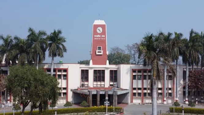 University employee cheated of forty thousand rupees