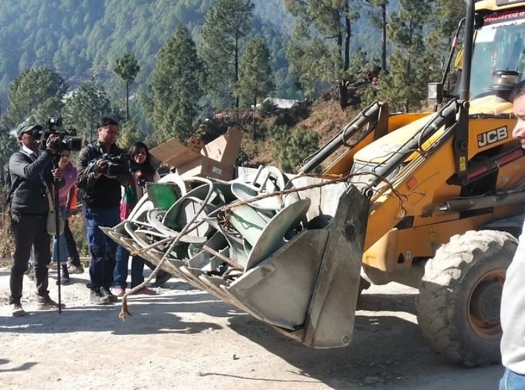 Relief-save campaign gets a shock due to auger machine getting stuck