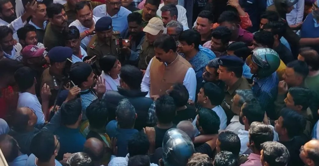 Traders angry over removal of encroachment from Haldwani city during festival