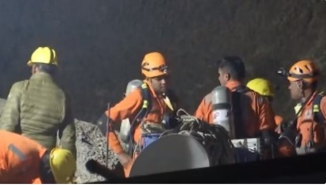 If everything goes well, the workers trapped in the tunnel will see the sun on Thursday morning.