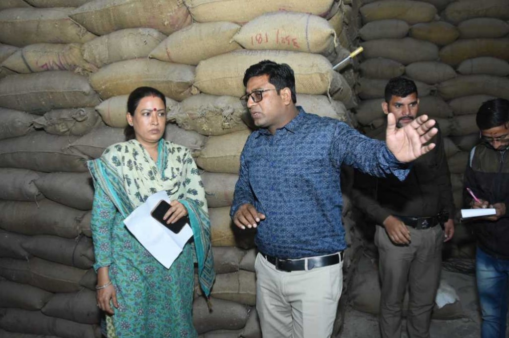 Food Minister Rekha Arya's rapid raid in rice mills, instructions given to take action against mills not following the standards