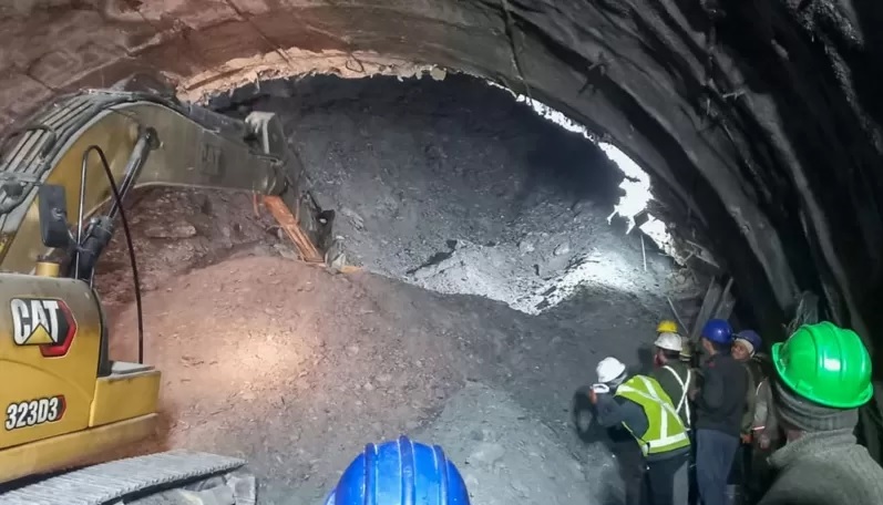 PMO Deputy Secretary Mangesh Ghildiyal arrived to take stock of the relief and rescue operations.