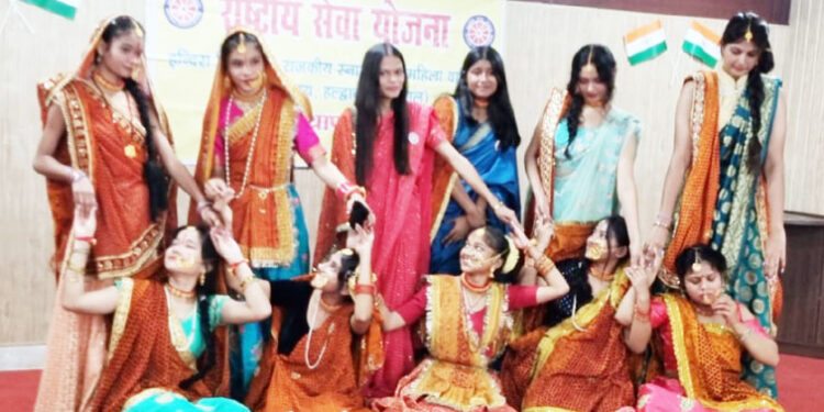 State Foundation Day celebrated with pomp in Women's College