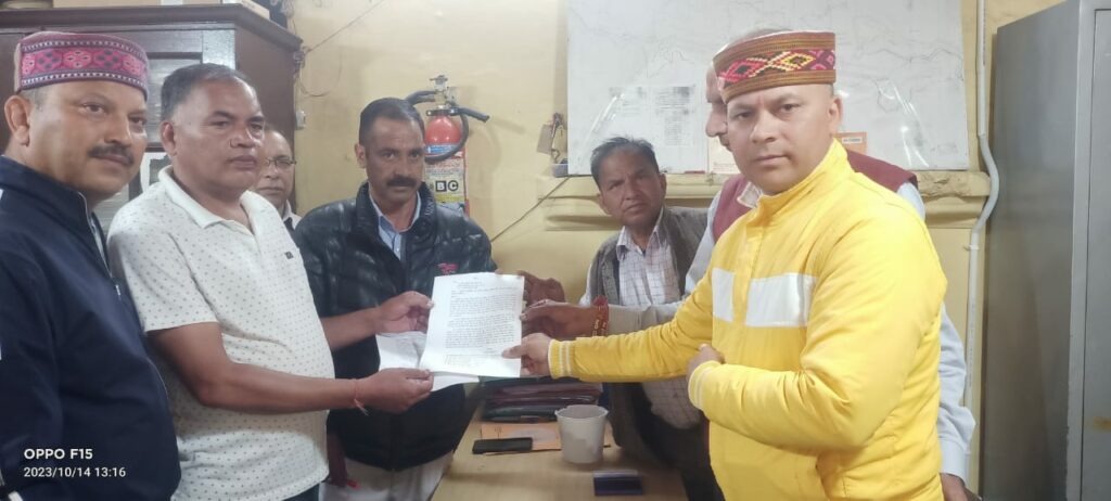 Memorandum given to the Chief Minister to open St. Mary's Hospital.