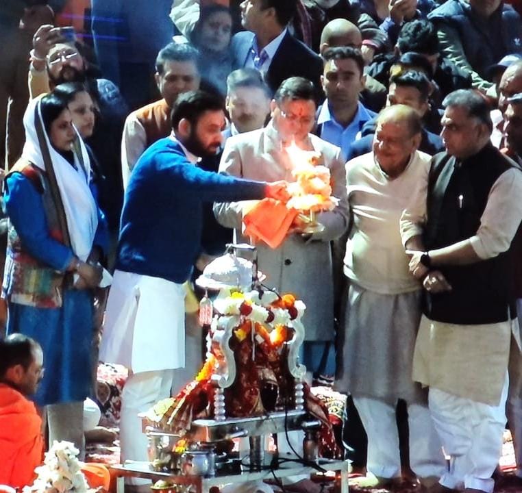 CM participated in Ganga Aarti at Har Ki Paidi