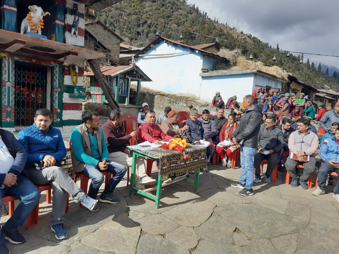 Officer on Special Duty of the Government visited the remote village Gangi of Bhilangana Block, listened to the problems of the people.