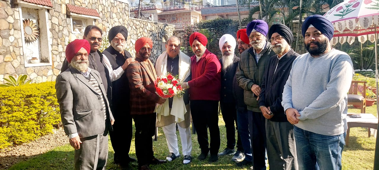 Guru Singh Sabha officials and social workers congratulated Vishwas Dabur on becoming Minister of State.