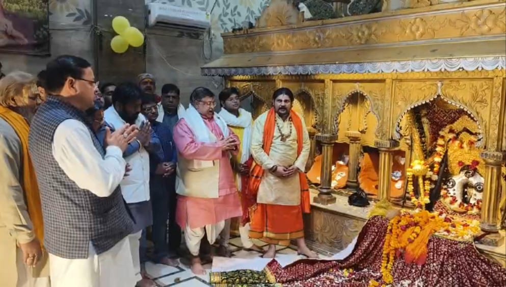 CM Dhami offered prayers at the ancient Baglamukhi Pitambara temple of Mathura.