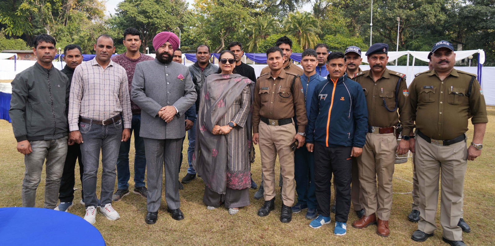The Governor met Raj Bhavan employees and their families in the family reunion program.