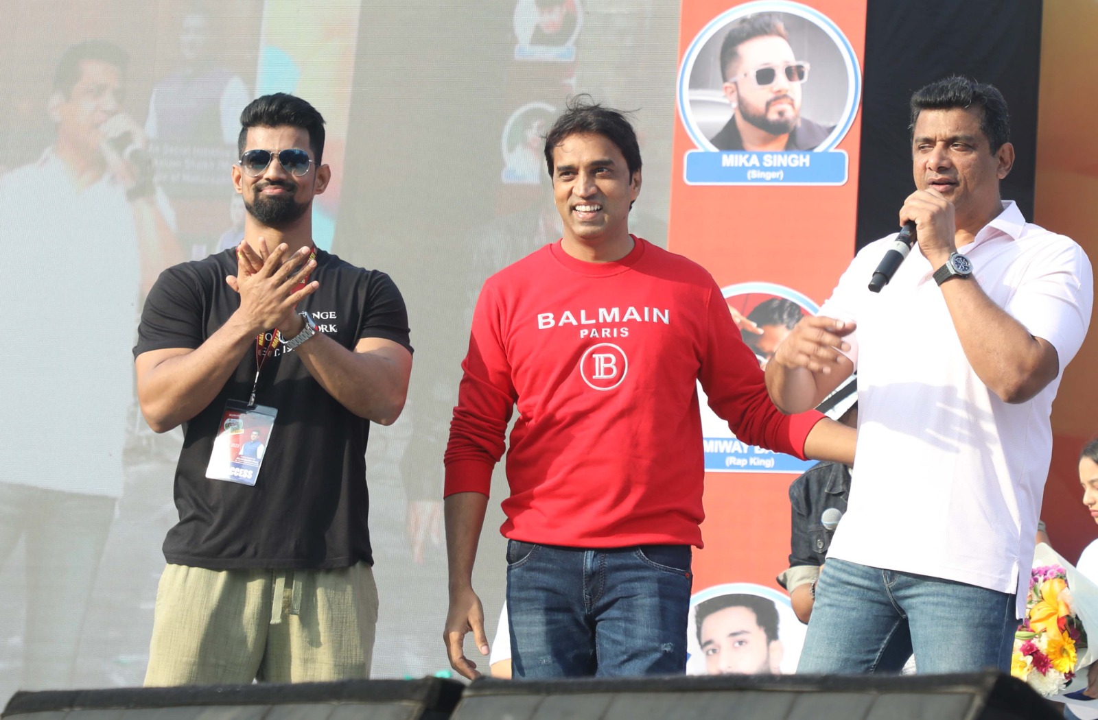Many celebrities including Mika Singh, Hansraj Hans graced the Malad Masti organized by Aslam Sheikh