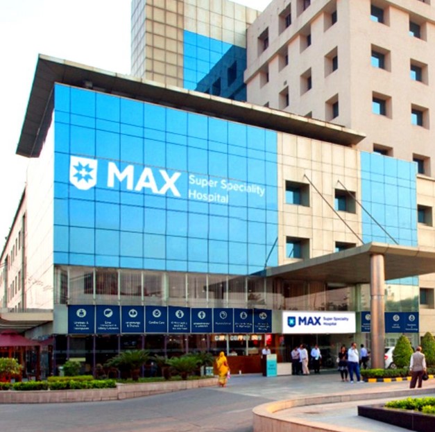Max Hospital performs most advanced heart valve transplant, gives new life to 64 year old patient